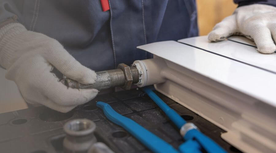 Expert burst pipe repair services in Cohoctah, MI